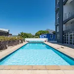 Stunning 2 Bed Apartment - Green Point