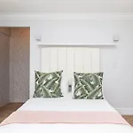 Stunning 2 Bed Apartment - Green Point